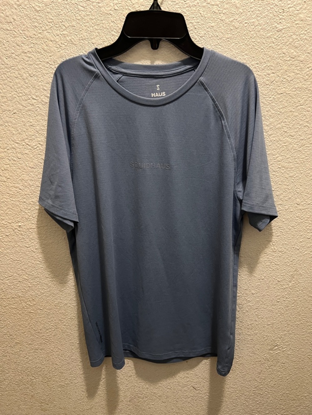 Haus of Layers Men's Short-Sleeve Performance Tee in Slate